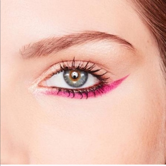 MAC Risk Taker Eye Shadow & Highlighting Palette - Picture 6 of 11